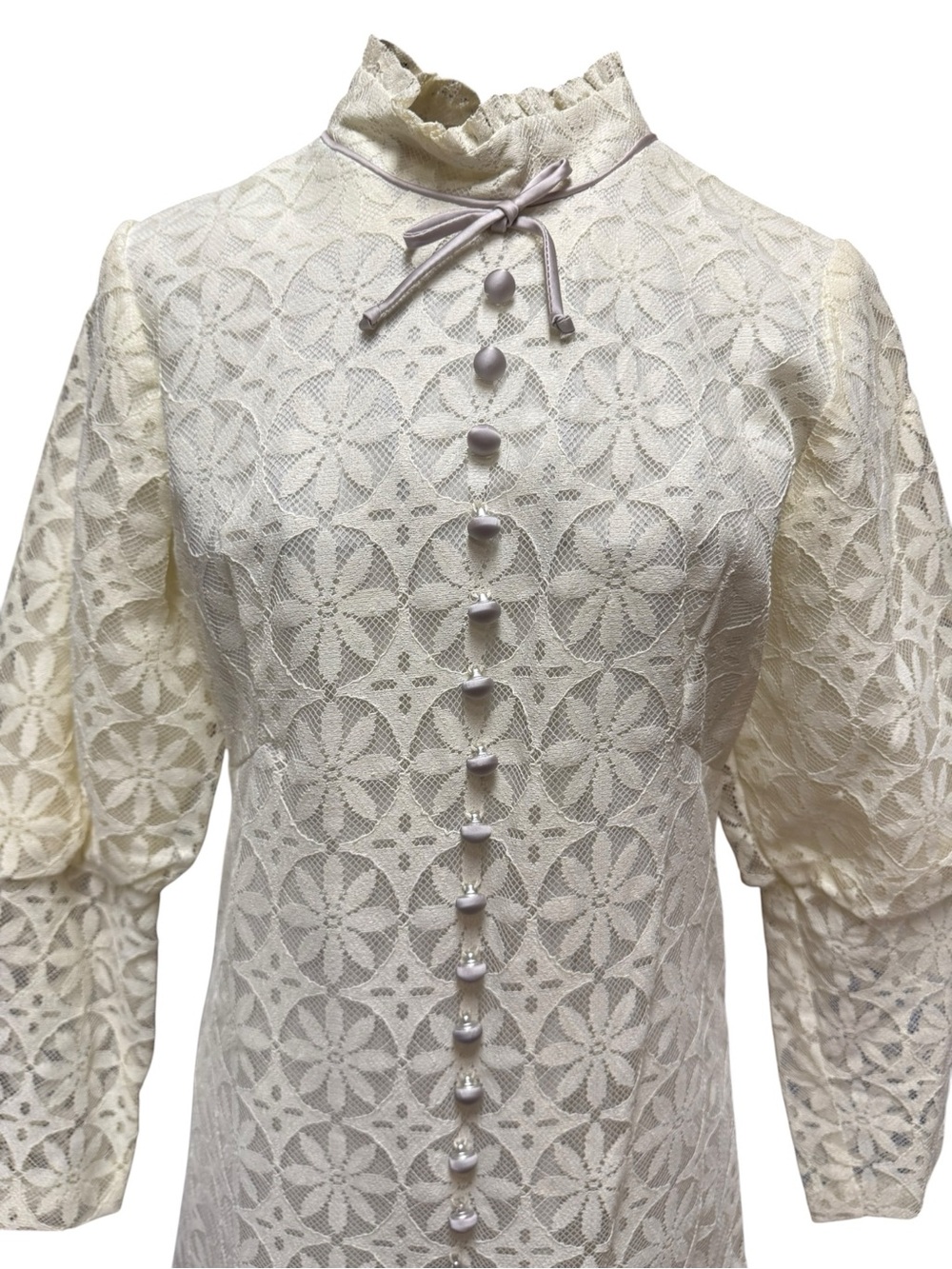 Vintage 1960s Ivory Lace Mod A-Line Dress Lavender Buttons and Bow - Picture 4 of 6